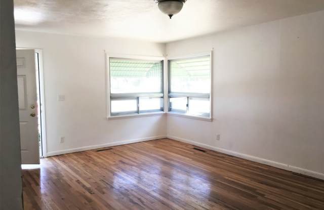 Affordable 3 bd, 2 bath home in the heart of Garden City just off Chinden  39th.