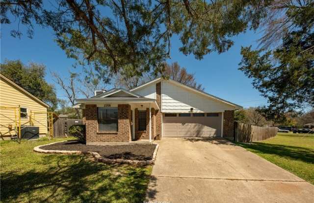 2208 Lobo Drive