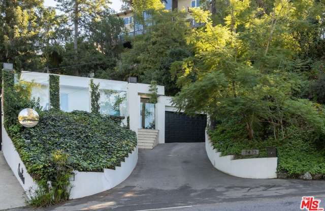 Photo of 7473 Mulholland Dr