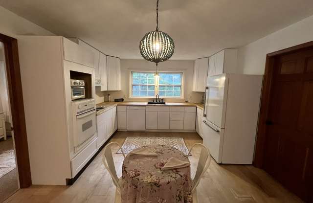 Photo of 250 Edgewood Dr