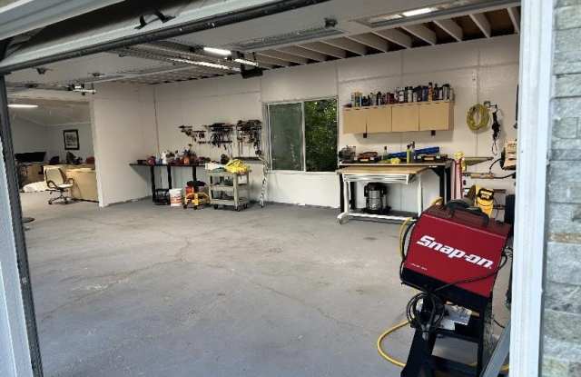 861 Dekalb Pike DEKALB Pike