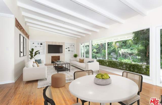 Photo of 1129 Roscomare Rd