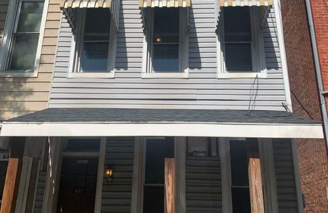 Convenient 1 Bedroom / 1 Bath First Floor Apartment