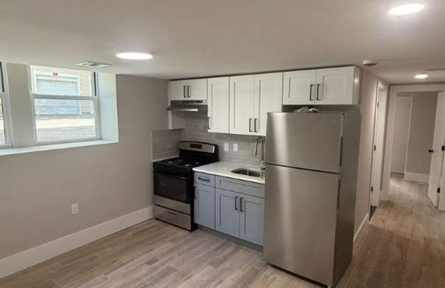 501 W 7th St