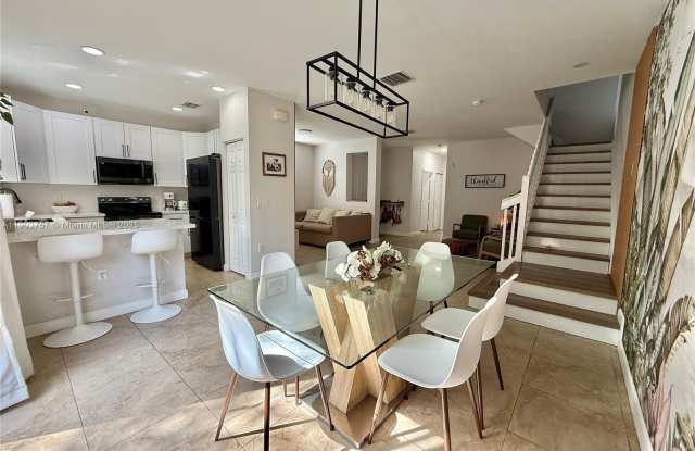 Photo of 1034 NE 208th St