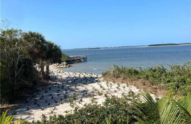 5626 SE Schooner Oaks Way