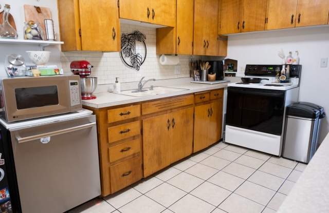 Spacious 4BR House in Denver