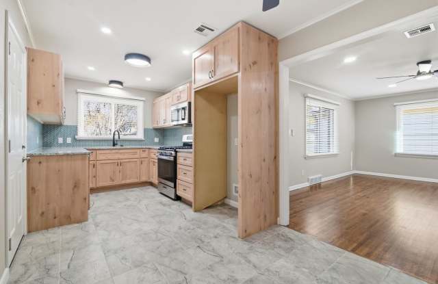 Photo of 3 bed/1 bath remodel within walking distance of Brookside