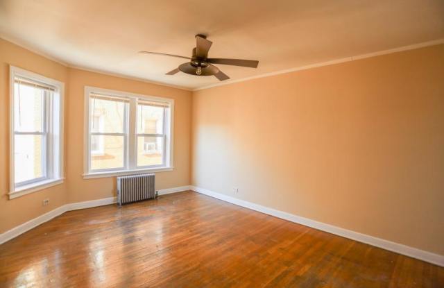 5929 North Northwest Highway