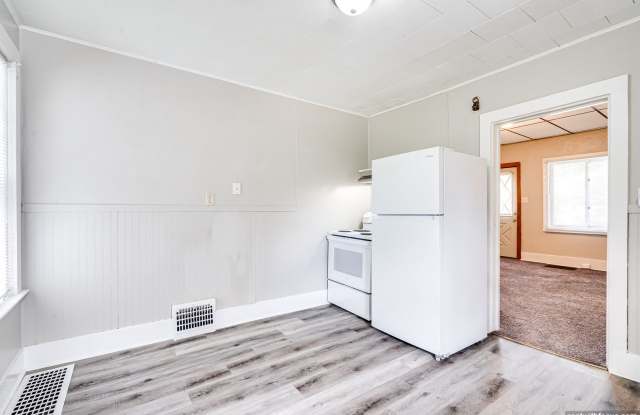 Photo of 136 / 138 E. Johnson St.
