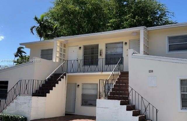 Photo of 1230 SW 42nd Ave