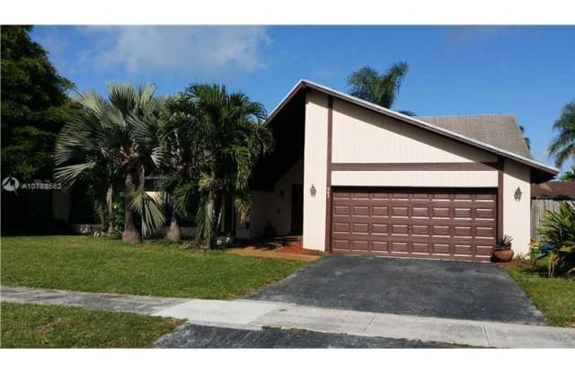 841 NE 205th St - 841 Northeast 205th Street, Ives Estates, FL 33179