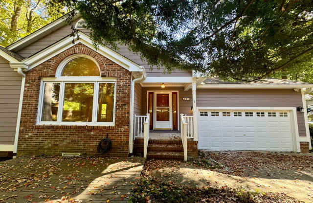Wonderful Carrboro house with a walk out lower level suite!