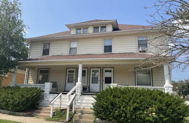 711 1/2 16TH Street