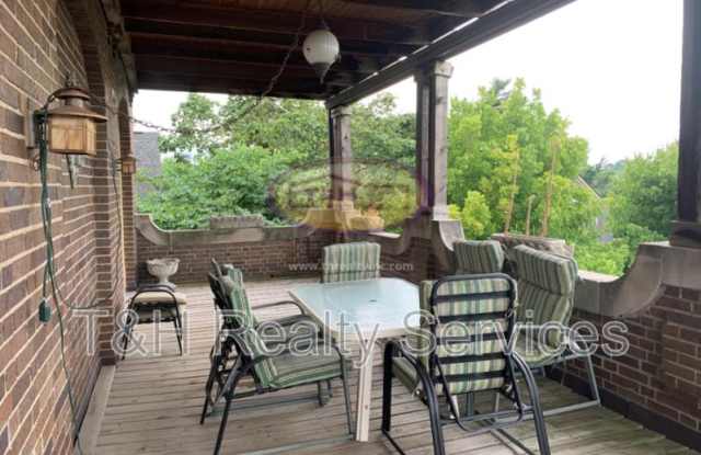 1827 North Talbott Street