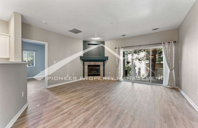 Charming condo with Central AC and Garage Parking Space!
