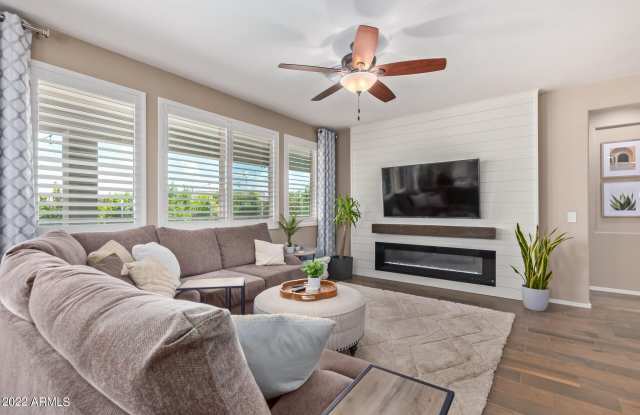 22503 E CALLE DE FLORES --