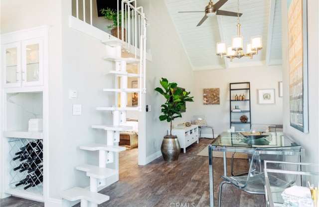 707 HELIOTROPE Avenue 1/2