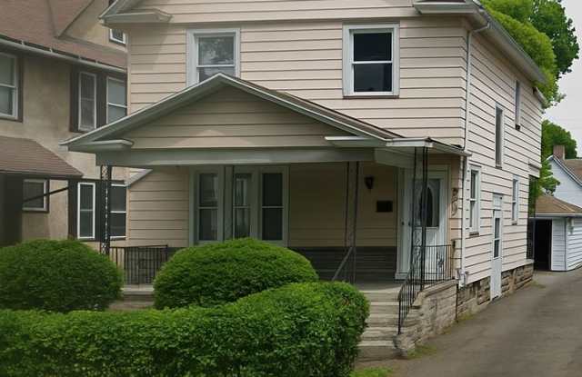 Spacious 3‑Bedroom Plus Den Rental Available at 268 Avenue C