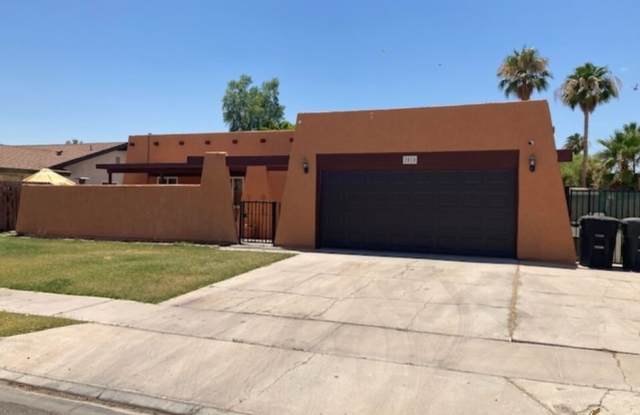 2010 Willow Dr