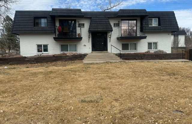 Spacious 1st Floor, 2 Bed, 1 Bath in Lakewood near Hwy 6! NEW MOVE IN SPECIAL!