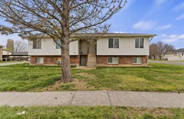 Photo of 7 South 1450 West - 1