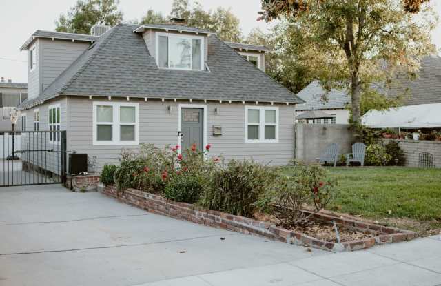 Photo of 6 Bedroom 4 Bath with Pool and yard space