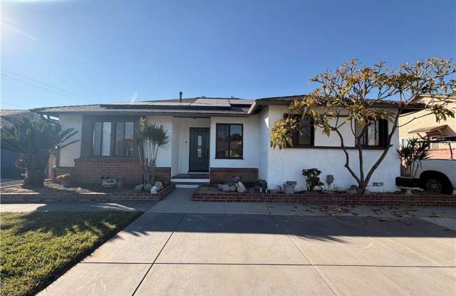 Photo of 541 N Broadmoor