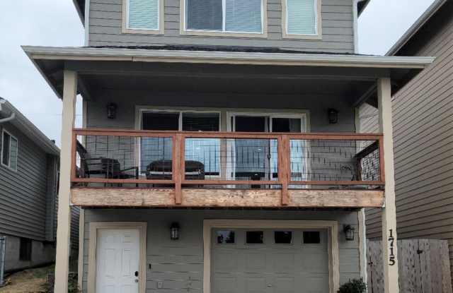 Photo of 3 Bedroom Home in Convenient Bremerton Location!