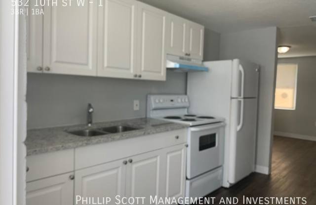 532 10th St W