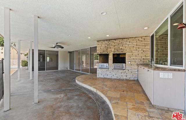 10421 Beckford Avenue