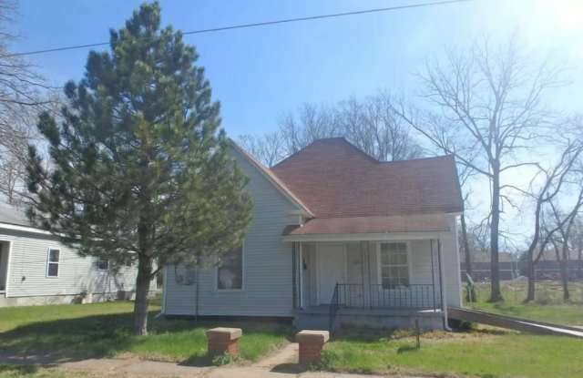 2 Bed 1 Bath Home - 214 McBaine Avenue, Columbia, MO 65203