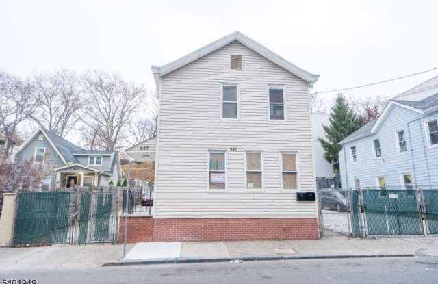 Photo of 445 Summer St