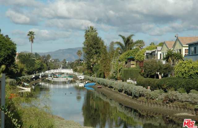3000 Grand Canal