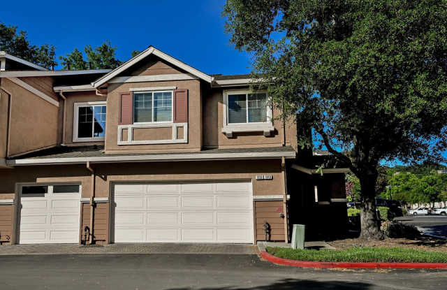 Bright and Spacious, 2BD/2.5BA, Two-Story Condo in Oak Creek in San Ramon- Available NOW!