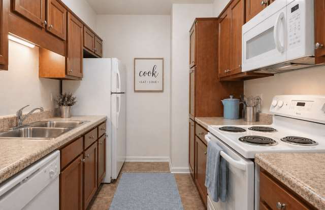Crestview at Louisville Apartments