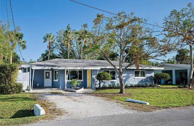 2129 INNER CASS CIRCLE