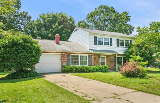 Photo of 221 Commodore Drive