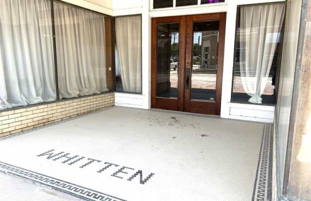 Photo of 301 E Criner Street