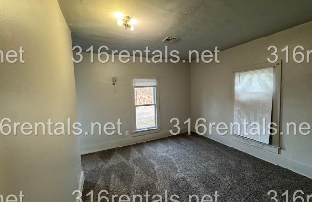 Photo of $1095 - 4 bed 2 bath - Single Family Home - NEWLY RENOVATED