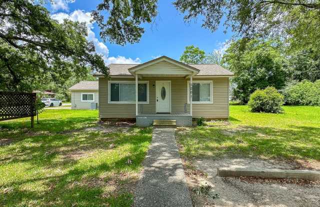 2 bedroom 1.5 bath duplex for rent ~ lawn care included!