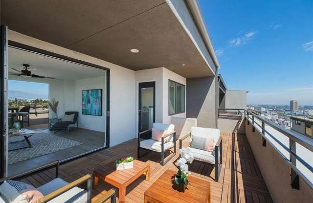 Photo of 1053 N Joels Place