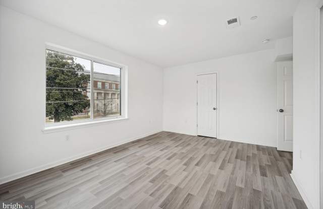 1642 16TH Street SE unit: 3