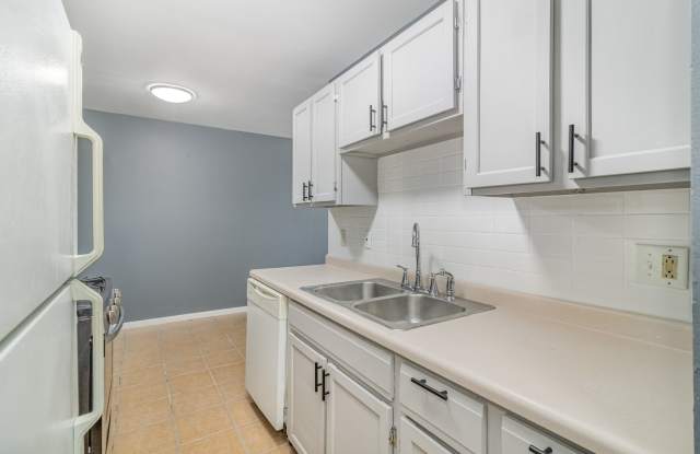 5305 Russell Avenue North - unit 210