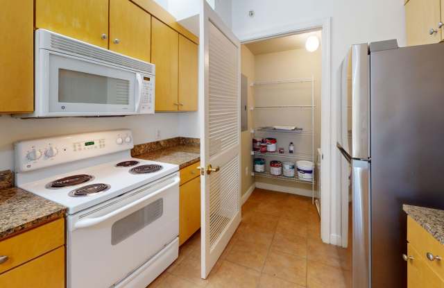 Penn Quarter Spacious One Bedroom W/Private Balcony ALL Amenity Building In Heart of DC!