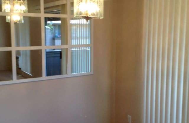 2 BD / 1.5 BA Townhouse in Ewa Beach!