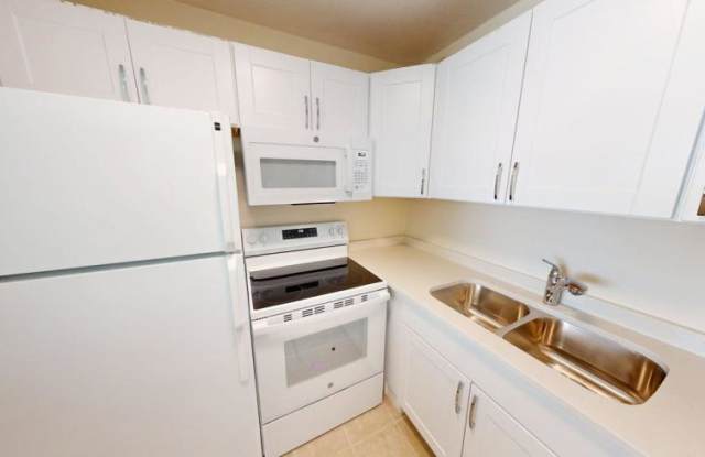 2728 North Hampden Ct.