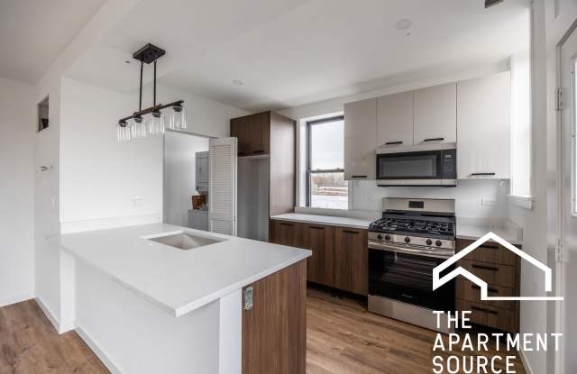 Photo of 4410 North Greenview Avenue