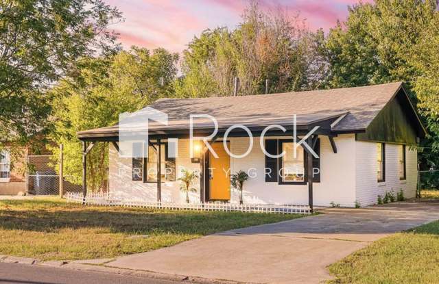 Updated 2 Bedroom Home in Midwest City's Original Mile!