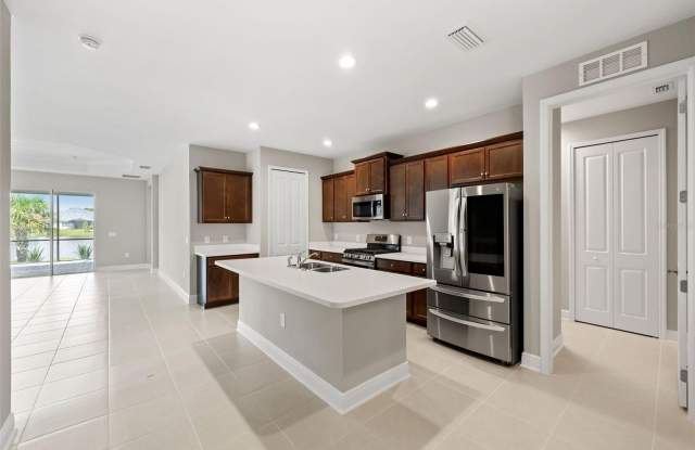 10072 LAKE WALES CIRCLE